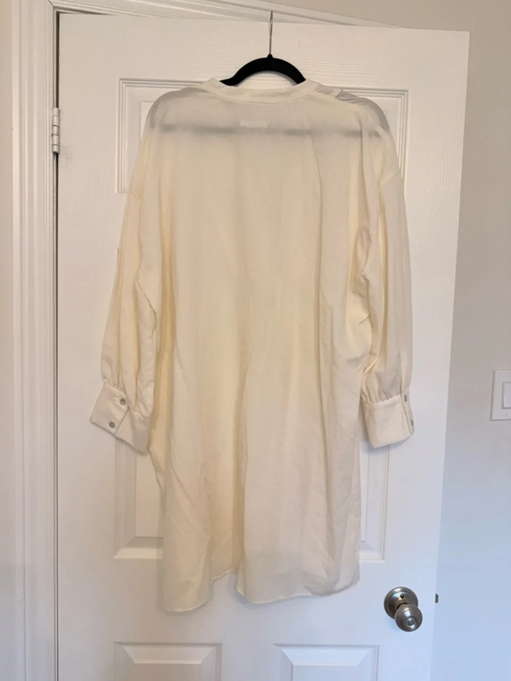 ZARA Cream Top with Black Accent - Picture 4 of 4